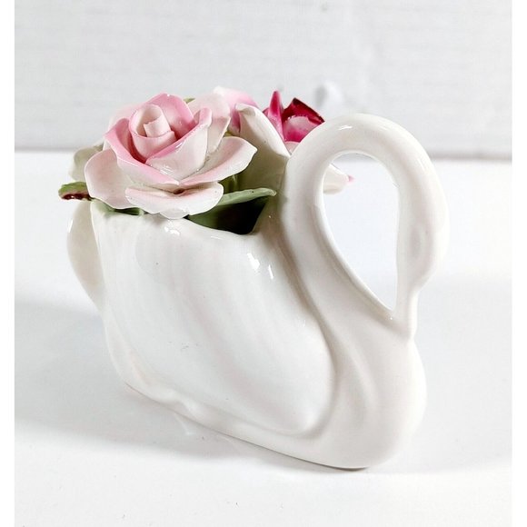 Royal Stratford England Bone China Swan W/Flower Bouquet Vintage Figurine - Picture 3 of 7